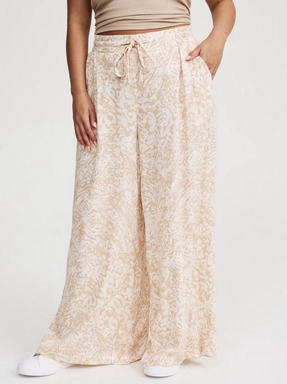 Torrid Pull-On Wide Leg Pant in Animal Swirl Texture Cloud Dancer - Size 3